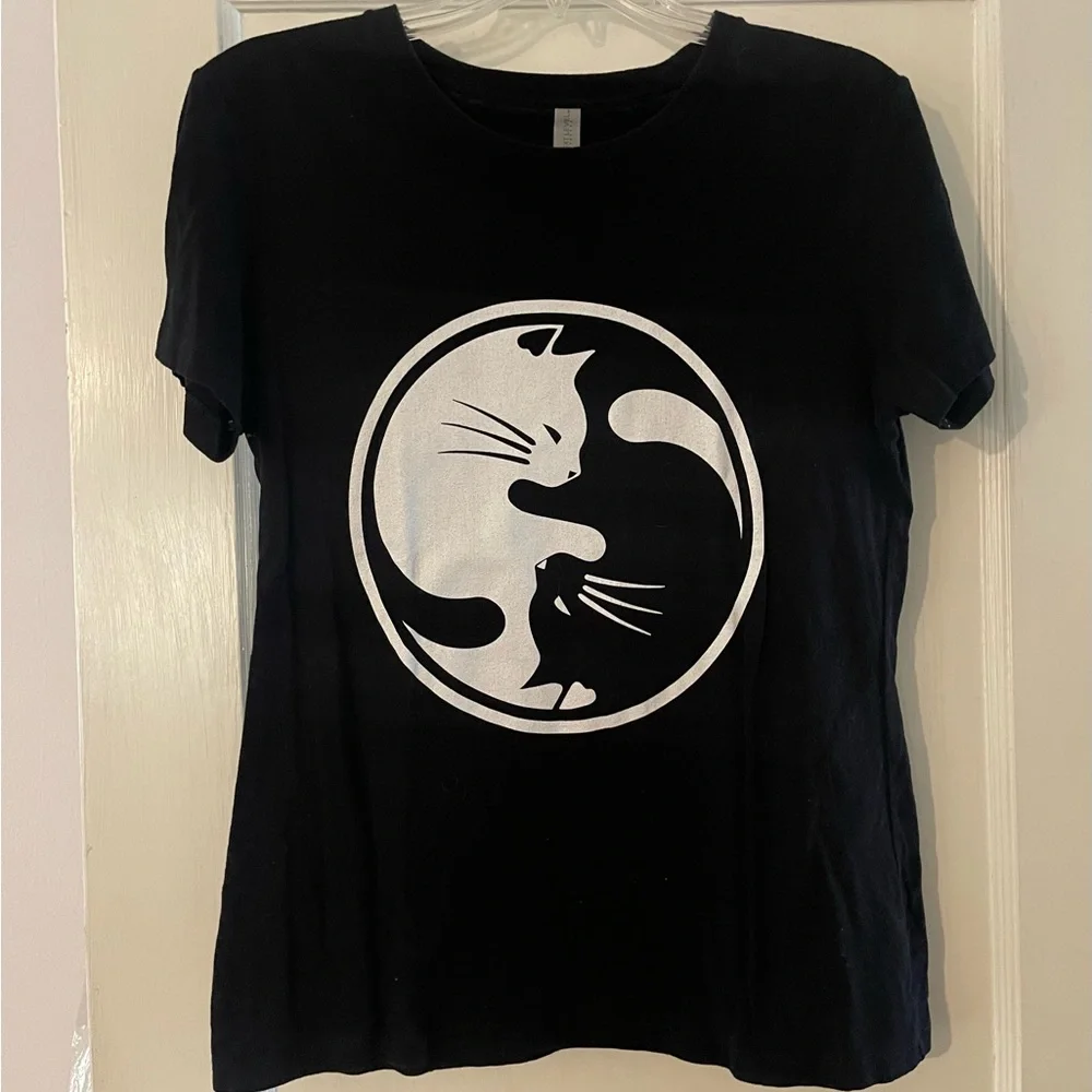 Next Level Apparel Ying & Yang Black & White Cats Tshirt size L - Picture 1 of 1